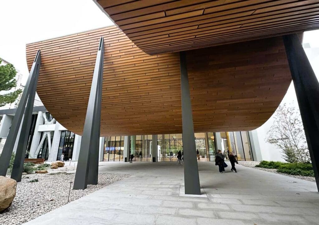 The Modern Art Centre Lisbon has an entrance designed by Japanese architect Kengo Kuma.