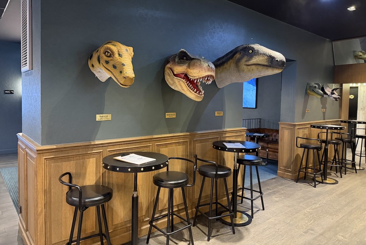 Dinosaur heads in the bar at the RockyPop Flaine