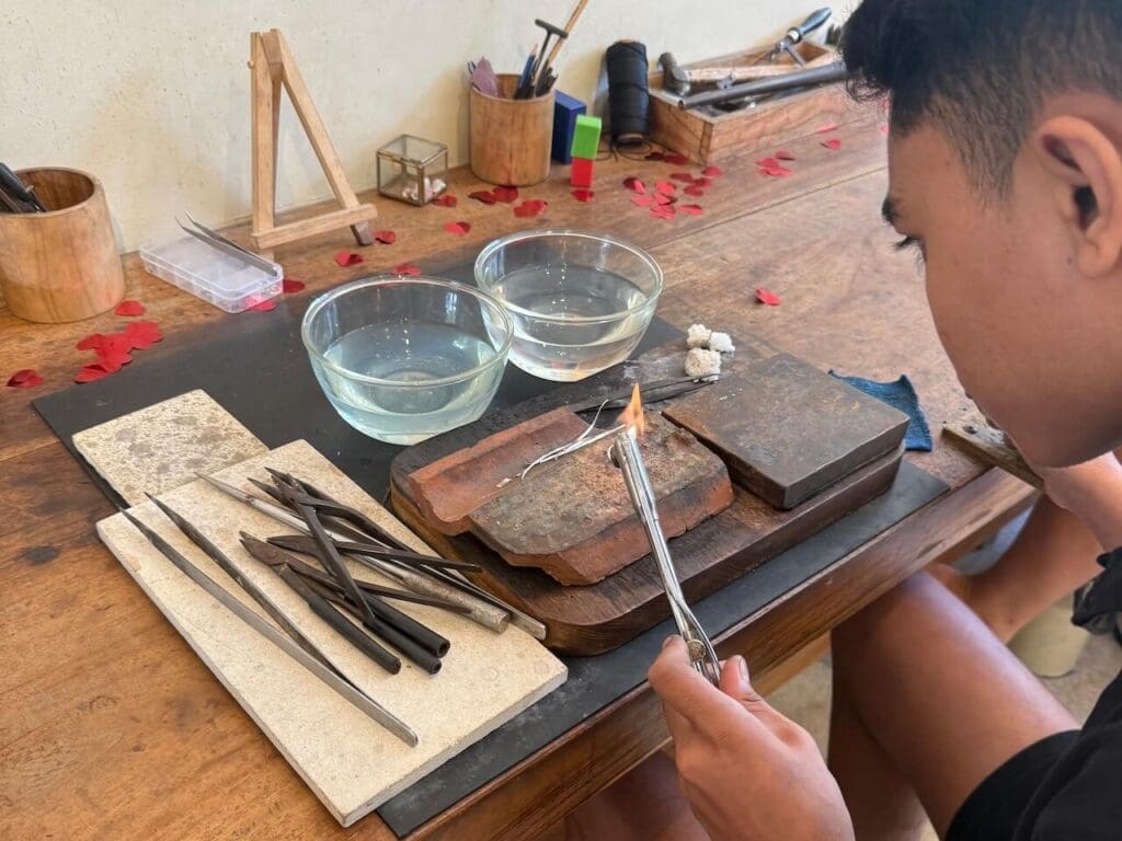 Jewellery making in Uluwatu