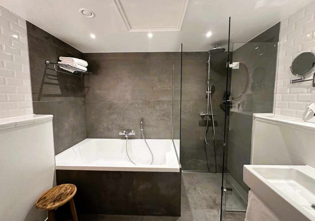 Hotel Kong Arthur Spa Executive bathroom