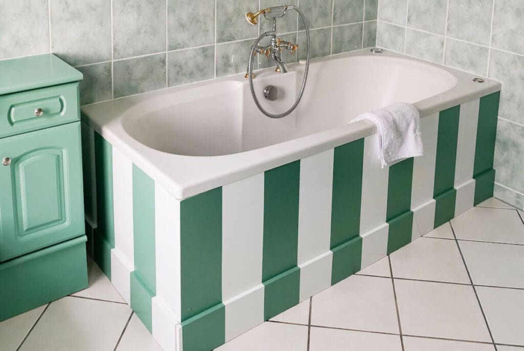 Ty Penbryn striped bathroom