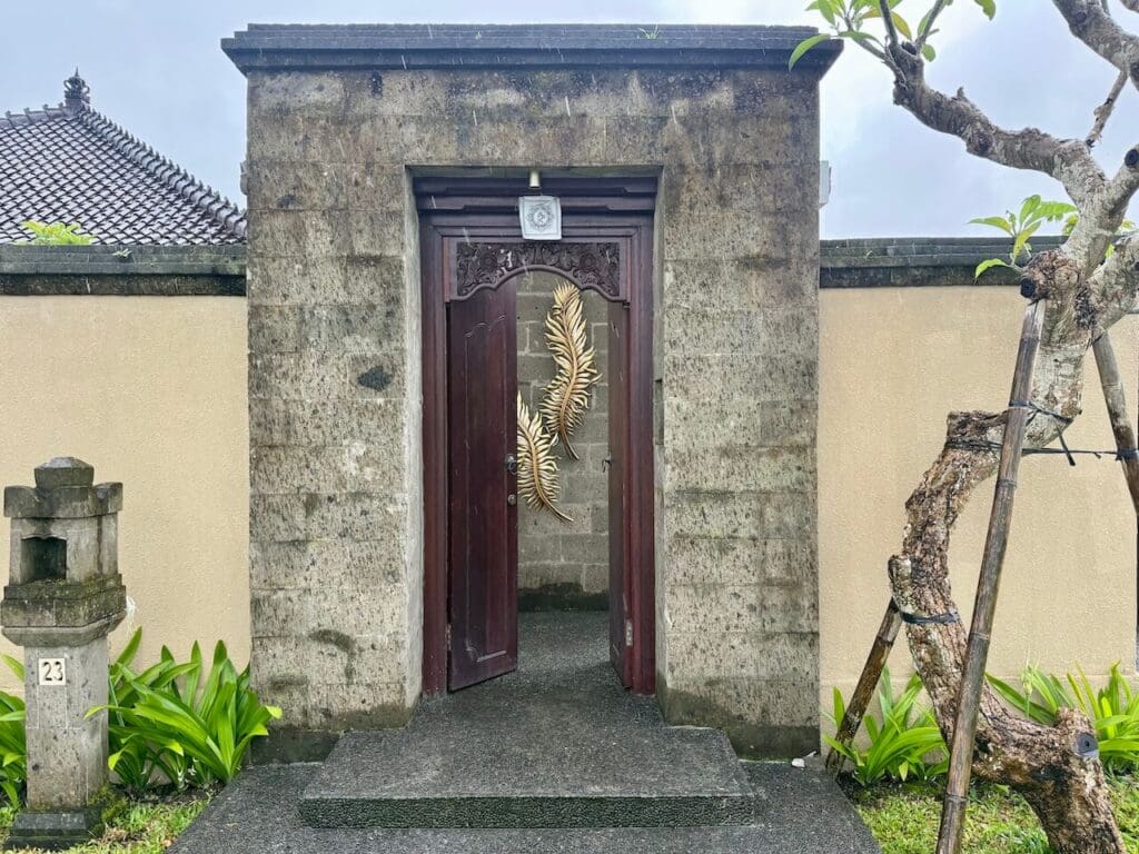 Villa gate Tanah Gajah