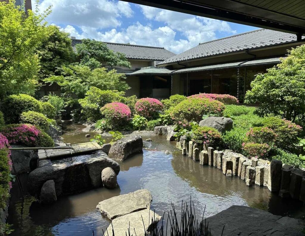 Hotel Chinzanso's Ryotei Kinsui restaurant overlooks a pond and serves kaiseki meals