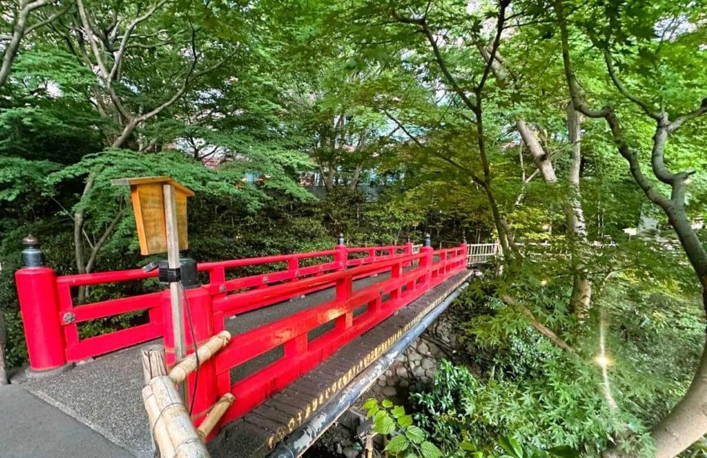 Hotel Chinzanso garden bridge