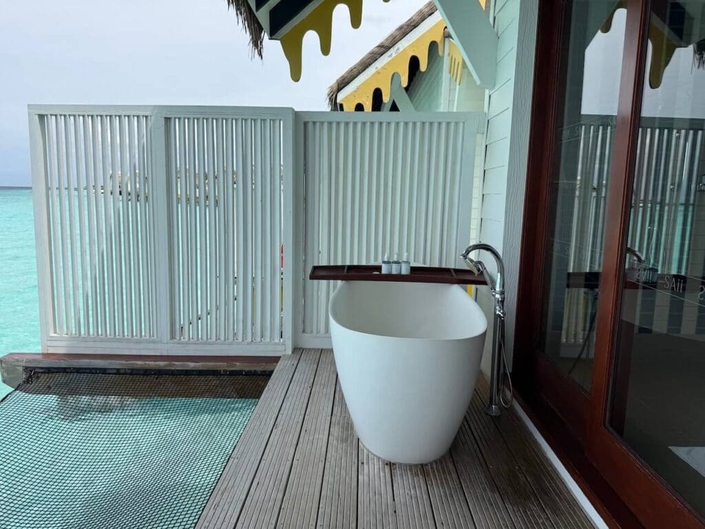 Outdoor bath at SAii Lagoon Crossroads Maldives