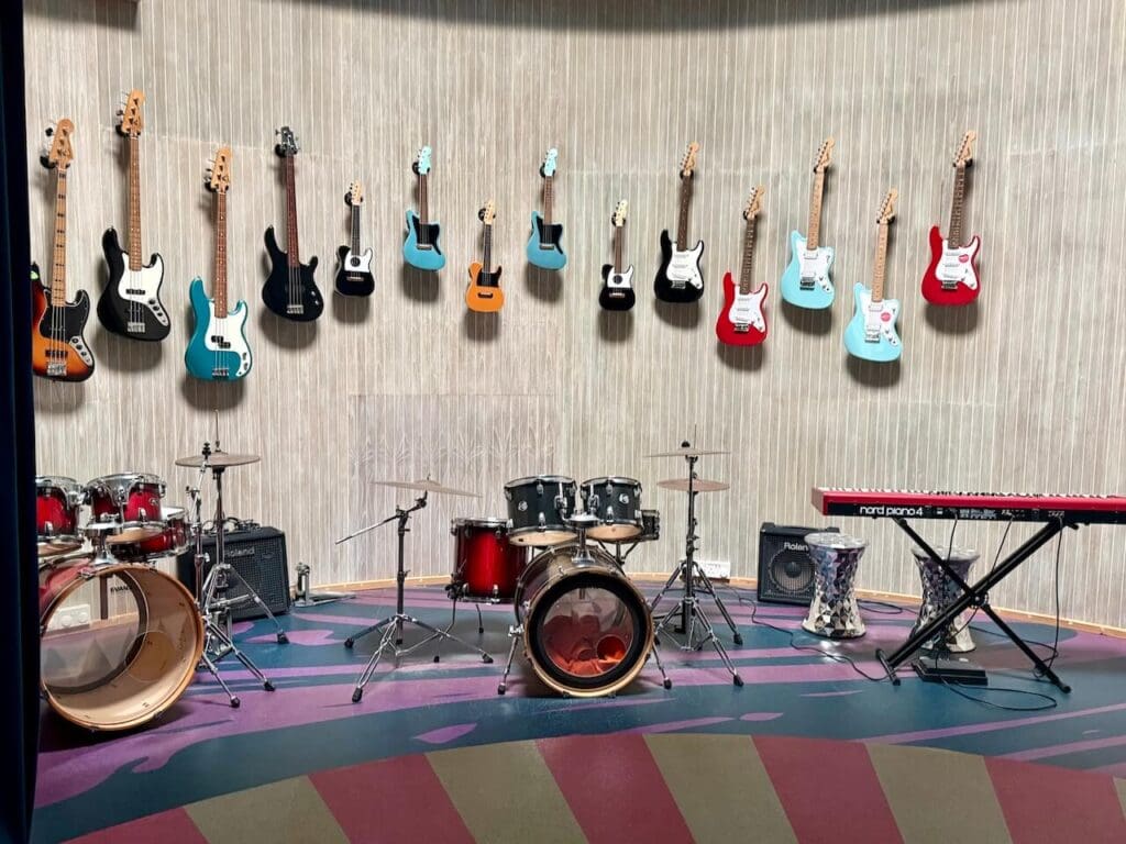 Kids club rock school Hard Rock Hotel Crossroads Maldives